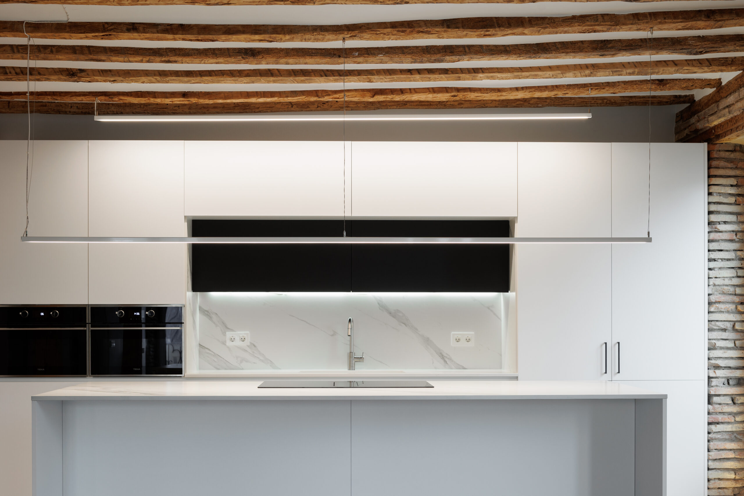 MUEBLES SOSTENIBLES: ¿POR QUÉ UN MUEBLE QUE DURA MÁS ES MEJOR QUE UNO “ECOLÓGICO” DE USAR Y TIRAR?