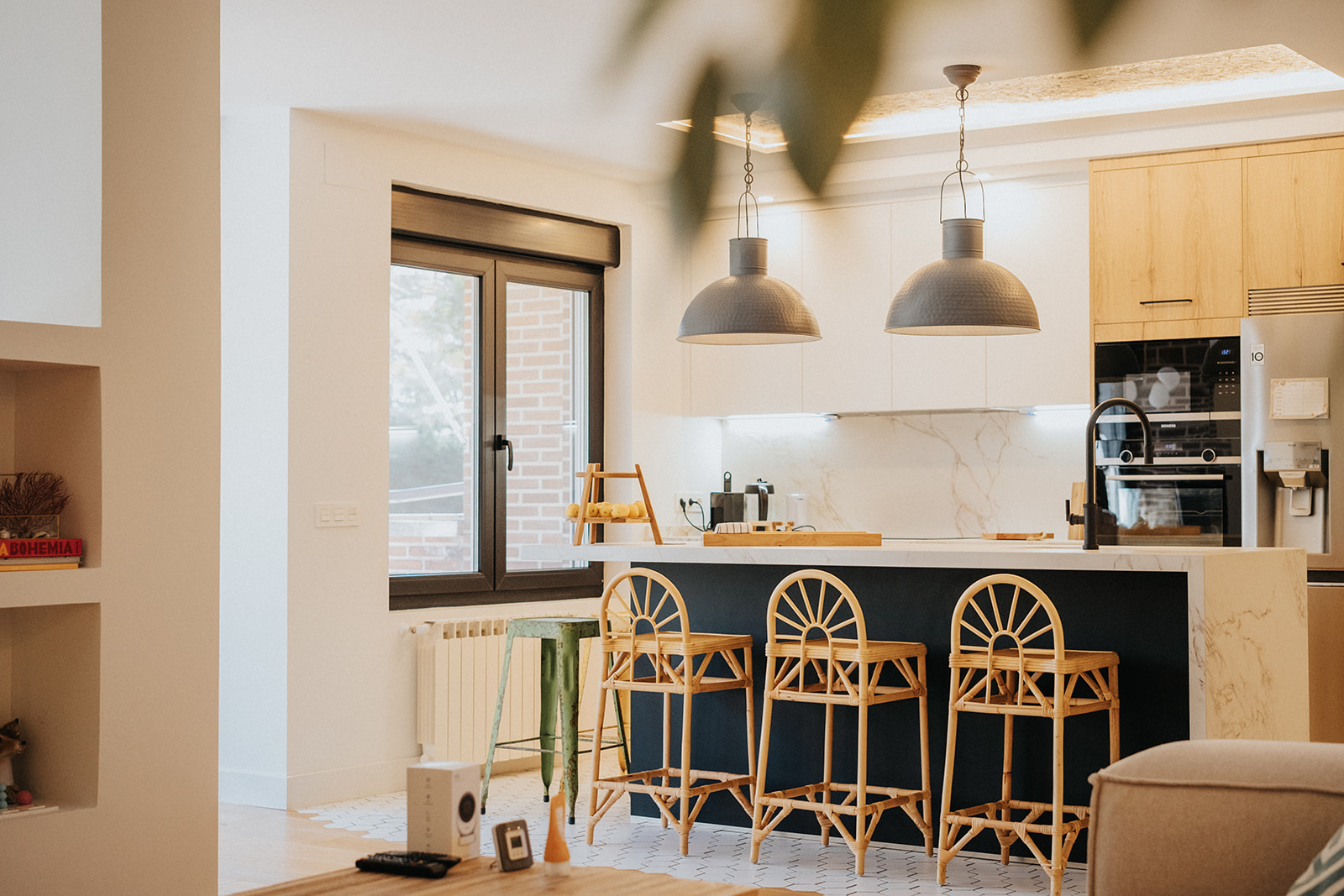 CÓMO DECORAR UNA COCINA RÚSTICA CON ALMA: LA ELEGANCIA DE LO AUTÉNTICO